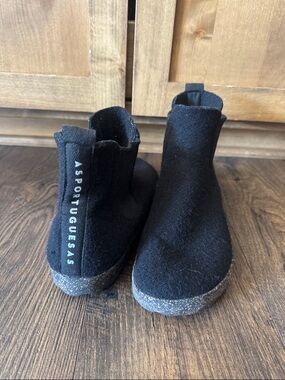 Asportuguesas Wool Chelsea Boots – Size 43 (Men’s 10 / Women’s 11-12)